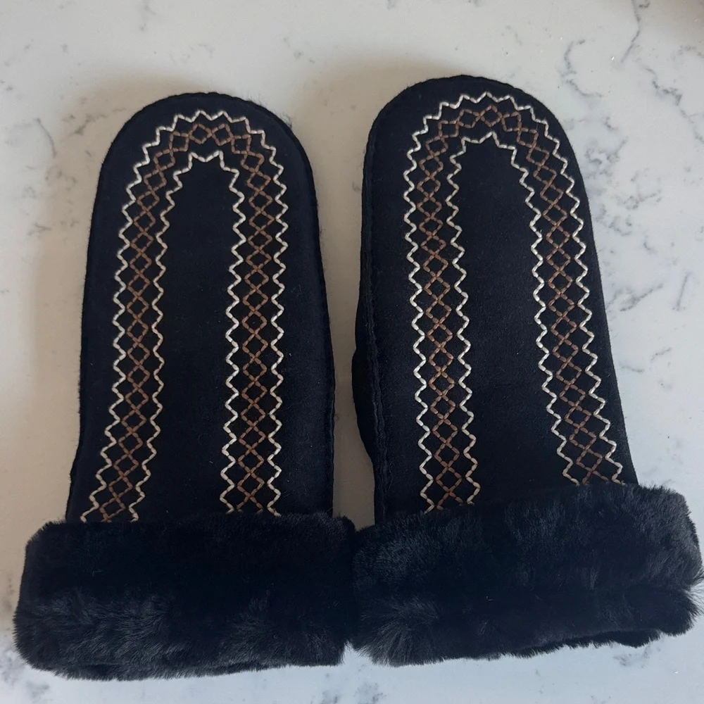 Atherson Embroidered Mitten - Picture 2 of 4